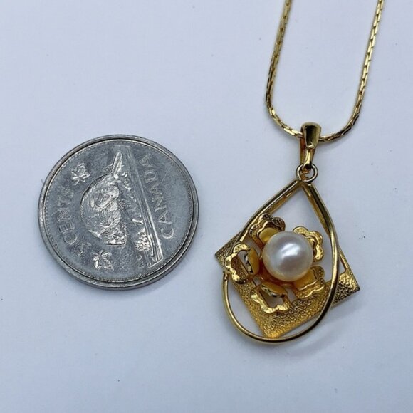 Genuine Akoya Pearl Gold Tone Pendant Necklace - Picture 7 of 7